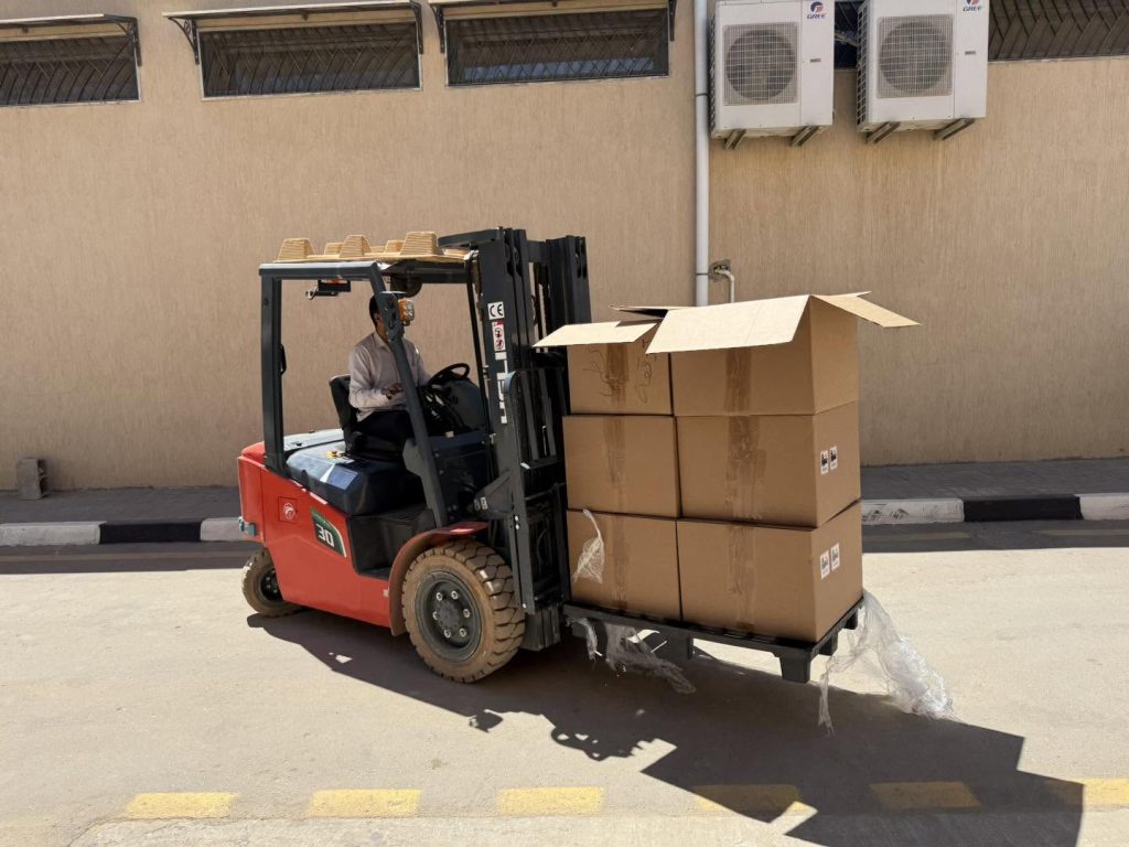 استقبل جهاز الإمداد الطبي شحنة جديدة تضم (198) قوقعة سمعية مقدمة من شركة MED-EL النمساوية 705607518 1664014462180284 3301225660244720016 n